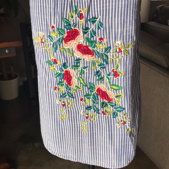 Entro Embroidered Tank - Picture 7 of 7